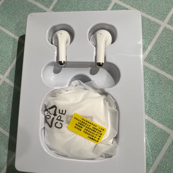 Lenovo Wireless Headphones - Picture 3 of 5